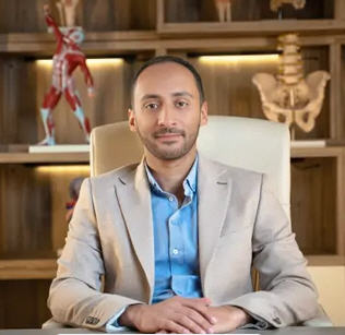 دكتور عمرو ناجي استشاري العظام والمفاصل